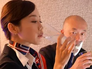 Nằm bấm điện thoại cũng không yên với ghệ eva elfie
