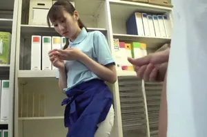 Rủ cô đồng nghiệp đi ăn đêm, may mắn được nàng rủ vào toilet... địt