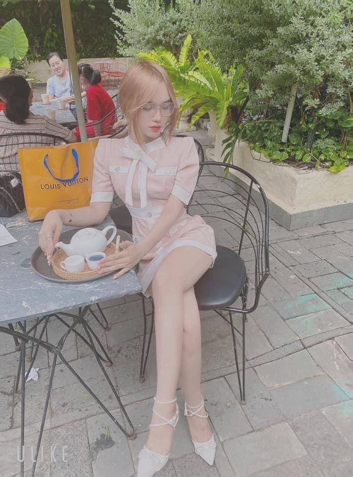 Cô nàng muốn chi trả tiền nợ vì mãi bấm điện thoại gây tai nạn xe đạp