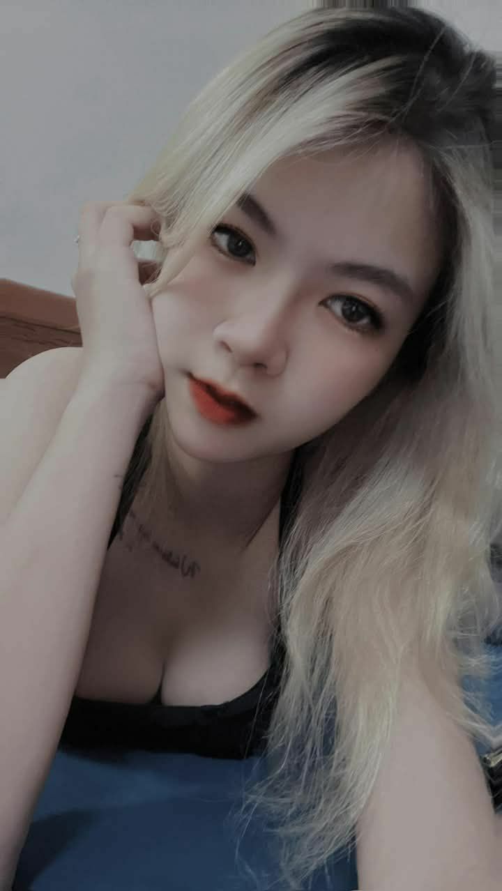 Cô gái có body cực phẩm đến vùng quê làm cô giáo dạy bơi và cái kết